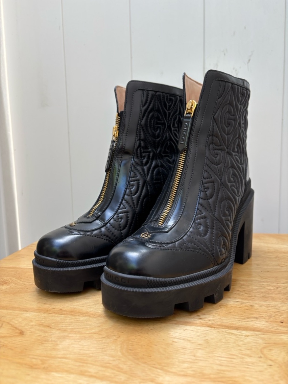 GUCCI Black Quilted Leather Zip-Front Women's Ankle Boots - Picture 5 of 16